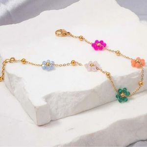 Stainless Steel Flower Decor Bracelet, Yellow Gold